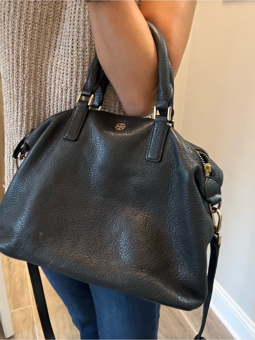 Tory Burch Black Pebbled Leather Dome Satchel with Gold Hardware - Picture 2 of 8